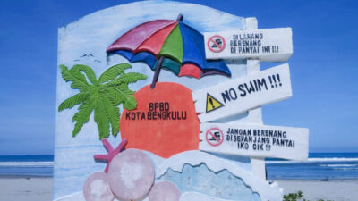 Libur Nataru, Wisatawan Dilarang Mandi di Pantai Panjang