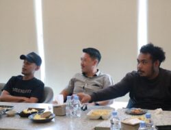 Perkuat Sinergi Informasi, Satgas Damai Cartenz Jalin Silaturahmi dengan Wartawan di Timika