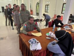 Meriahkan HUT Bhayangkara ke-80, Personel Damai Cartenz Partisipasi Dalam Giat Donor Darah di Polres Nabire