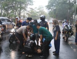 Humanis dan Responsif, Kapolda Bengkulu Berikan Pertolongan kepada Korban Laka di Pantai Panjang