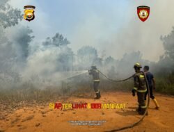 ‎Respons Cepat, Personel Dit Samapta Polda Bengkulu Padamkan Kebakaran Lahan di Bentiring
