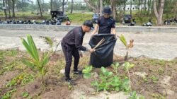 Peduli Kebersihan, Personel Dit Samapta Polda Bengkulu Bersihkan Pantai